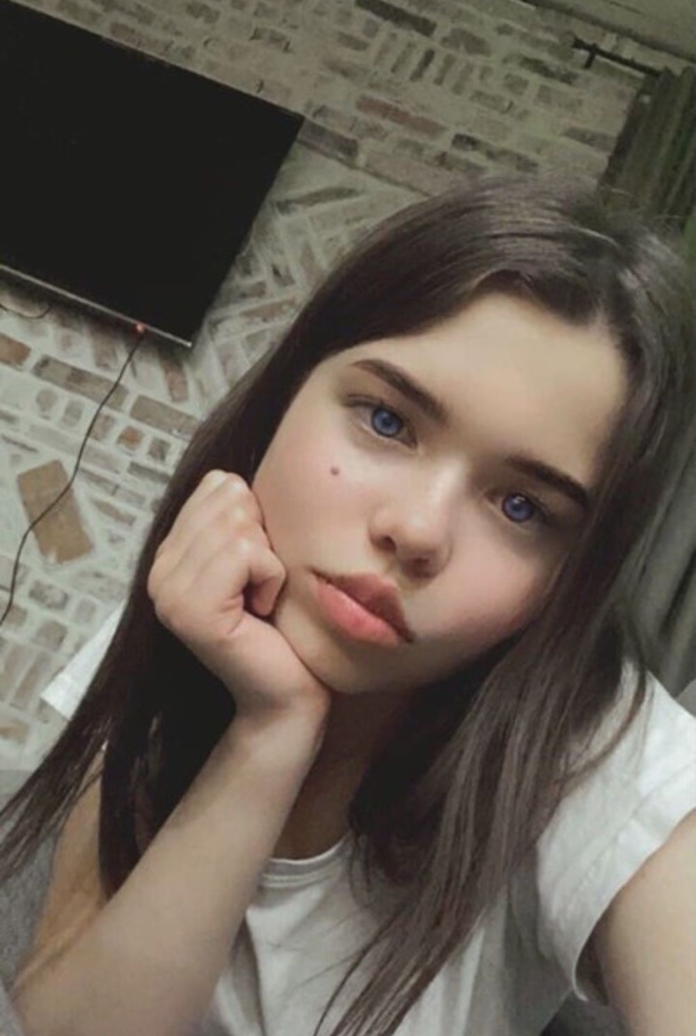 Id 199127 Sweetgirl From Cherkassy Ukraine 18 Years Old Brunette Brown Eyes